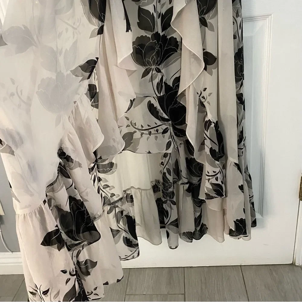 Bebe Maxi Dress - Picture 4 of 8